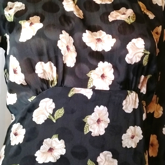 Flattering Zara 2 toned black flowered dress with collar and long button sleeves - Picture 7 of 12